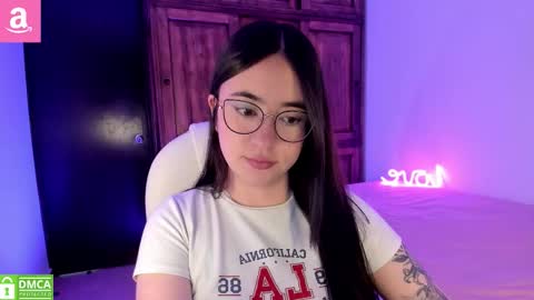 Snapshot of alicee_2 chatting on January 5, 2026, 8:56 pm Aliceee .. 97YP9VWGZHrefnav wishlist lists 1 online show from January 5, 2026, 8:56 pm