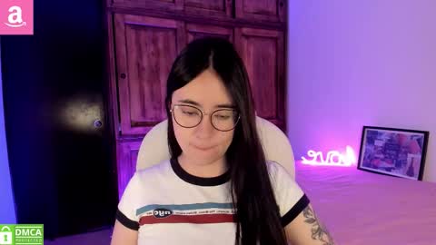 Snapshot of alicee_2 chatting on January 6, 2026, 9:35 am Aliceee .. 97YP9VWGZHrefnav wishlist lists 1 online show from January 6, 2026, 9:35 am