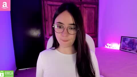 Snapshot of alicee_2 chatting on January 14, 2026, 1:39 pm Aliceee .. 97YP9VWGZHrefnav wishlist lists 1 online show from January 14, 2026, 1:39 pm