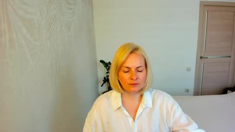 Snapshot of alicee__grace chatting on April 15, 2026, 11:28 am Alicee online show from April 15, 2026, 11:28 am
