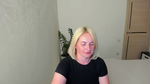 Snapshot of alicee__grace chatting on June 20, 2026, 5:49 pm Alicee online show from June 20, 2026, 5:49 pm