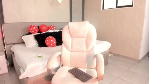 alicee_clark_ online show from February 14, 2026, 1:41 pm