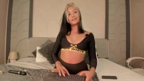 Snapshot of alicee_clark_ chatting on June 8, 2026, 11:43 am alicee_clark_ online show from June 8, 2026, 11:43 am