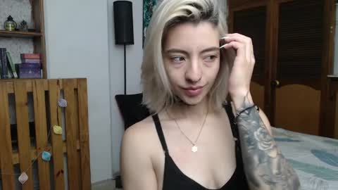alicee_logan_ online show from April 26, 2026, 2:53 am