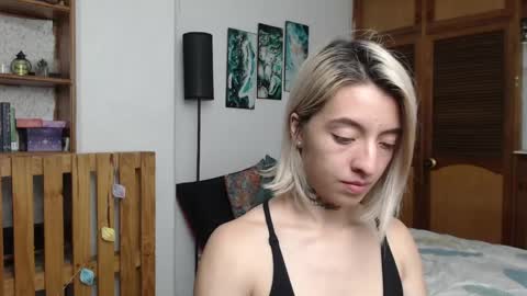 Snapshot of alicee_logan_ chatting on May 6, 2026, 1:03 am alicee_logan_ online show from May 6, 2026, 1:03 am