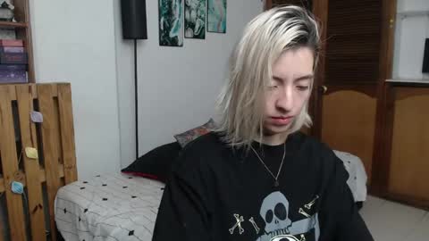 Snapshot of alicee_logan_ chatting on June 1, 2026, 2:46 am alicee_logan_ online show from June 1, 2026, 2:46 am