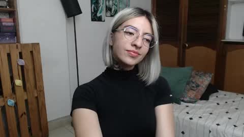 Snapshot of alicee_logan_ chatting on June 4, 2026, 1:44 am alicee_logan_ online show from June 4, 2026, 1:44 am