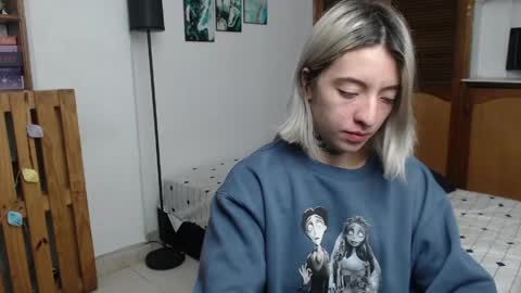 Snapshot of alicee_logan_ chatting on June 8, 2026, 2:01 am alicee_logan_ online show from June 8, 2026, 2:01 am