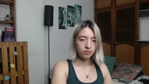 Snapshot of alicee_logan_ chatting on June 15, 2026, 1:19 am alicee_logan_ online show from June 15, 2026, 1:19 am
