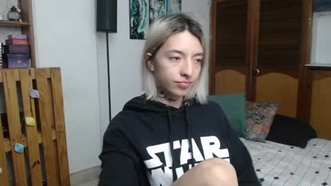 Snapshot of alicee_logan_ chatting on June 16, 2026, 1:52 am alicee_logan_ online show from June 16, 2026, 1:52 am