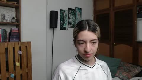 Snapshot of alicee_logan_ chatting on June 27, 2026, 2:16 am alicee_logan_ online show from June 27, 2026, 2:16 am