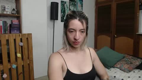 Snapshot of alicee_logan_ chatting on June 28, 2026, 2:17 am alicee_logan_ online show from June 28, 2026, 2:17 am