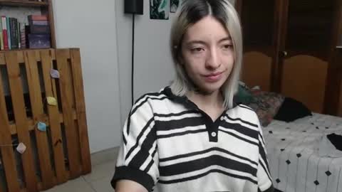 Snapshot of alicee_logan_ chatting on June 30, 2026, 1:06 am alicee_logan_ online show from June 30, 2026, 1:06 am