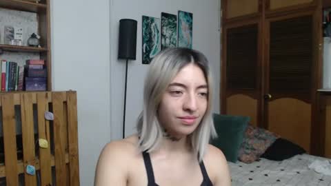 Snapshot of alicee_logan_ chatting on July 17, 2026, 2:18 am alicee_logan_ online show from July 17, 2026, 2:18 am