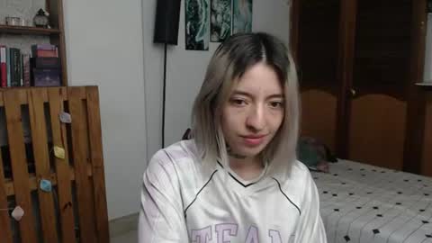 Snapshot of alicee_logan_ chatting on July 27, 2026, 1:56 am alicee_logan_ online show from July 27, 2026, 1:56 am