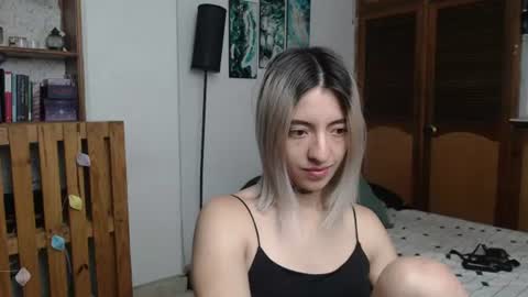 Snapshot of alicee_logan_ chatting on August 1, 2026, 2:33 am alicee_logan_ online show from August 1, 2026, 2:33 am