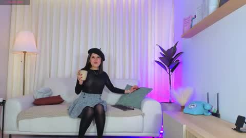 Snapshot of alicee_milf_ chatting on May 26, 2026, 1:40 pm Aleja online show from May 26, 2026, 1:40 pm