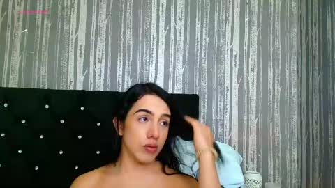 alicee_moonn online show from April 22, 2026, 9:05 pm