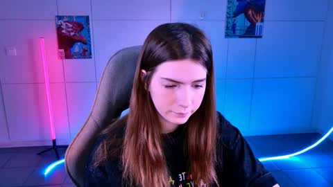 Snapshot of aliceinredsquare_ chatting on November 14, 2025, 5:17 am Alice online show from November 14, 2025, 5:17 am