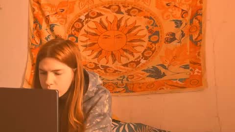 Snapshot of aliceinredsquare_ chatting on May 28, 2026, 5:16 am Alice online show from May 28, 2026, 5:16 am