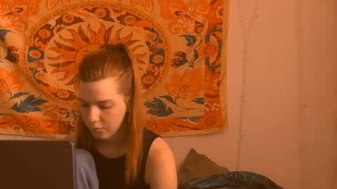 Snapshot of aliceinredsquare_ chatting on June 4, 2026, 5:24 am Alice online show from June 4, 2026, 5:24 am