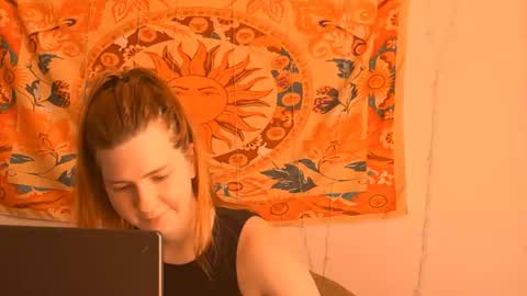 Snapshot of aliceinredsquare_ chatting on June 11, 2026, 6:00 am Alice online show from June 11, 2026, 6:00 am