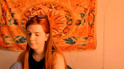Snapshot of aliceinredsquare_ chatting on June 14, 2026, 5:09 am Alice online show from June 14, 2026, 5:09 am