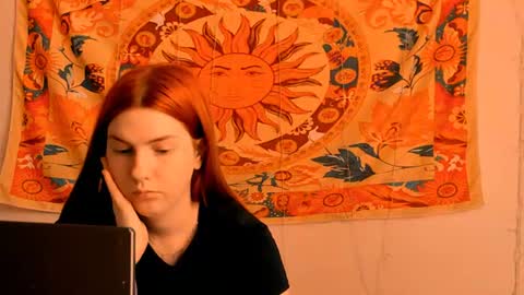 Snapshot of aliceinredsquare_ chatting on June 18, 2026, 9:36 am Alice online show from June 18, 2026, 9:36 am
