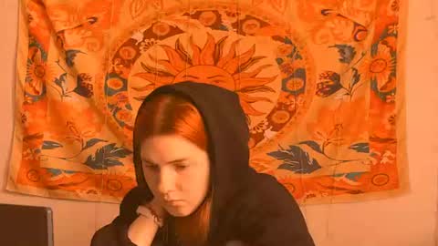 Snapshot of aliceinredsquare_ chatting on June 19, 2026, 4:39 am Alice online show from June 19, 2026, 4:39 am