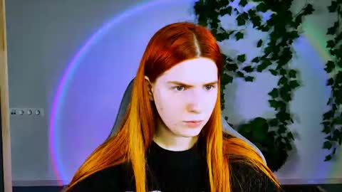Snapshot of aliceinredsquare_ chatting on June 25, 2026, 5:12 am Alice online show from June 25, 2026, 5:12 am