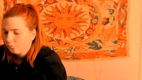 Snapshot of aliceinredsquare_ chatting on June 27, 2026, 6:07 am Alice online show from June 27, 2026, 6:07 am