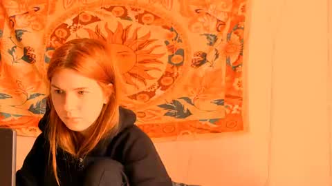 Snapshot of aliceinredsquare_ chatting on June 28, 2026, 5:02 am Alice online show from June 28, 2026, 5:02 am