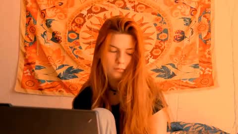 Snapshot of aliceinredsquare_ chatting on July 18, 2026, 5:22 am Alice online show from July 18, 2026, 5:22 am