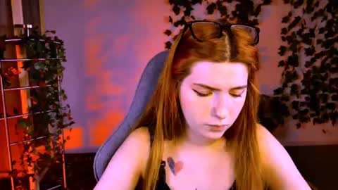 Snapshot of aliceinredsquare_ chatting on July 23, 2026, 5:38 am Alice online show from July 23, 2026, 5:38 am