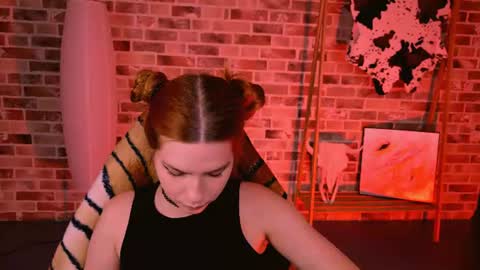 Snapshot of aliceinredsquare_ chatting on July 27, 2026, 5:36 am Alice online show from July 27, 2026, 5:36 am