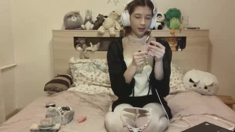 Snapshot of aliceinyourdreams chatting on December 19, 2025, 11:06 am Alice online show from December 19, 2025, 11:06 am