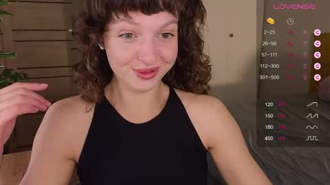 Snapshot of alicekingsleigh chatting on May 22, 2026, 5:47 am AliceKingsleigh online show from May 22, 2026, 5:47 am