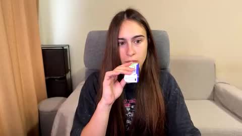 alicekollt online show from October 9, 2025, 9:29 am