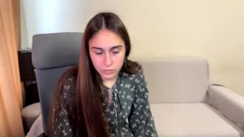 alicekollt online show from October 19, 2025, 12:17 pm