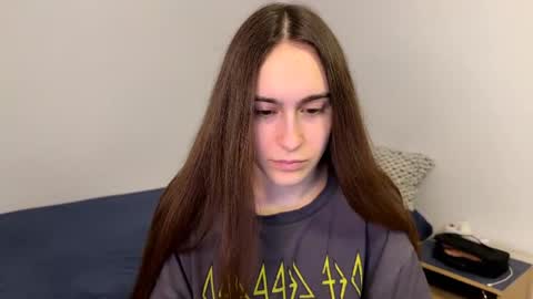 alicekollt online show from April 22, 2026, 8:32 pm
