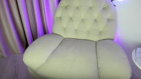 AliceLevine online show from November 6, 2025, 5:08 am