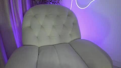 AliceLevine online show from June 8, 2026, 4:13 am