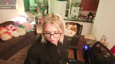 Snapshot of aliceliddell710 chatting on September 20, 2025, 4:35 am Alice Liddell online show from September 20, 2025, 4:35 am