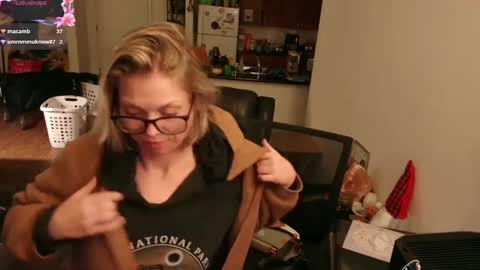 Snapshot of aliceliddell710 chatting on October 3, 2025, 8:55 am Alice Liddell online show from October 3, 2025, 8:55 am