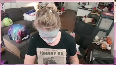 Alice Liddell online show from December 21, 2025, 5:53 pm