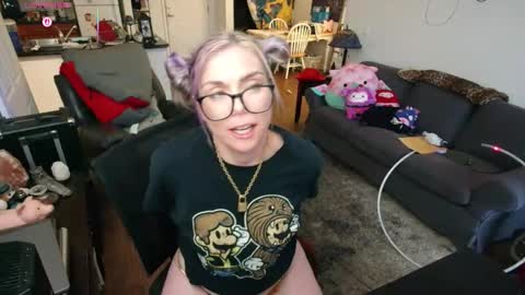 Snapshot of aliceliddell710 chatting on May 5, 2026, 1:24 am Alice Liddell online show from May 5, 2026, 1:24 am