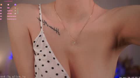 Snapshot of alicelu_ chatting on May 17, 2026, 6:44 am Elle online show from May 17, 2026, 6:44 am