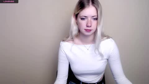 Snapshot of alicemeow_ chatting on September 16, 2025, 12:39 pm Alice online show from September 16, 2025, 12:39 pm