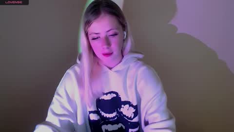 Snapshot of alicemeow_ chatting on September 29, 2025, 12:43 pm Alice online show from September 29, 2025, 12:43 pm