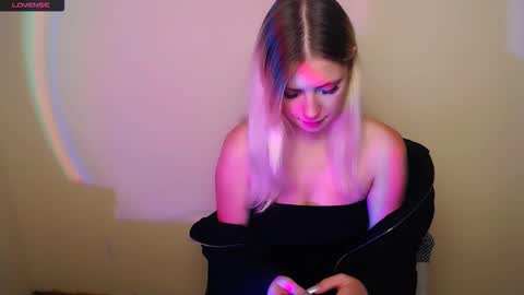 Snapshot of alicemeow_ chatting on October 13, 2025, 10:15 am Alice online show from October 13, 2025, 10:15 am